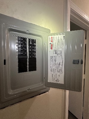 Just Electric LLC project photo 20