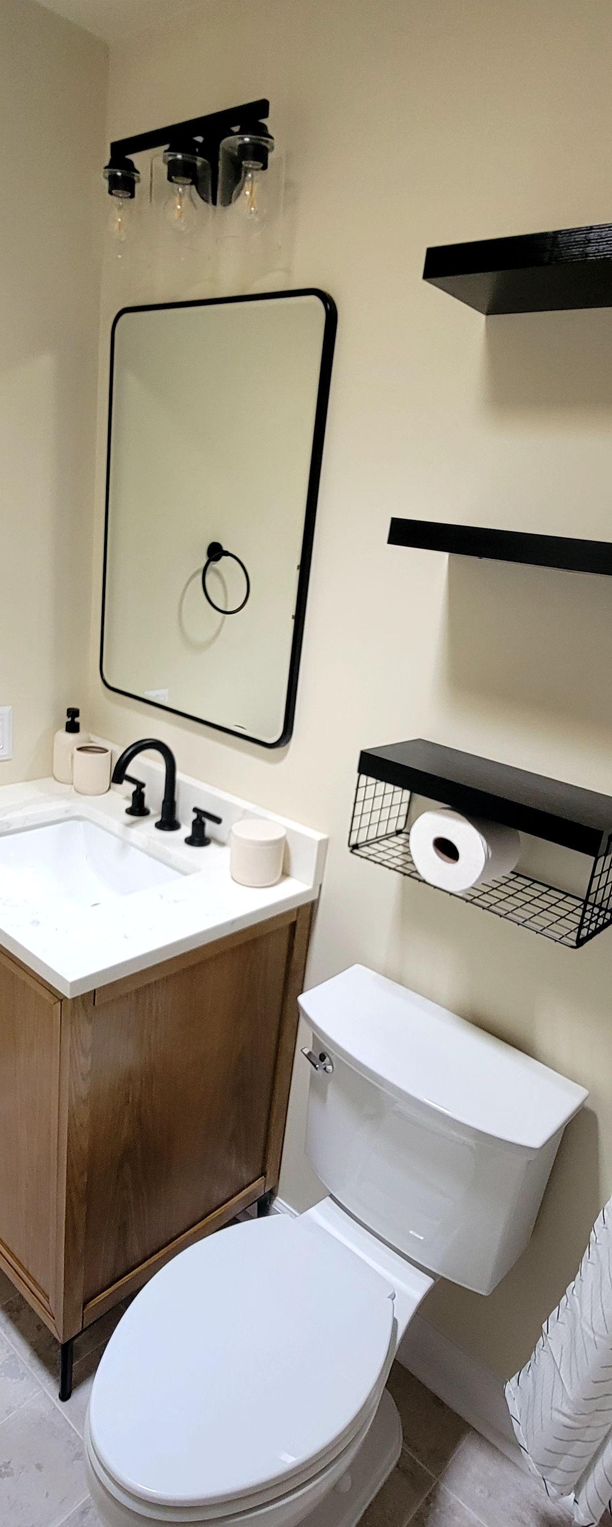 Bathroom Remodeling / Remodelación de Baños