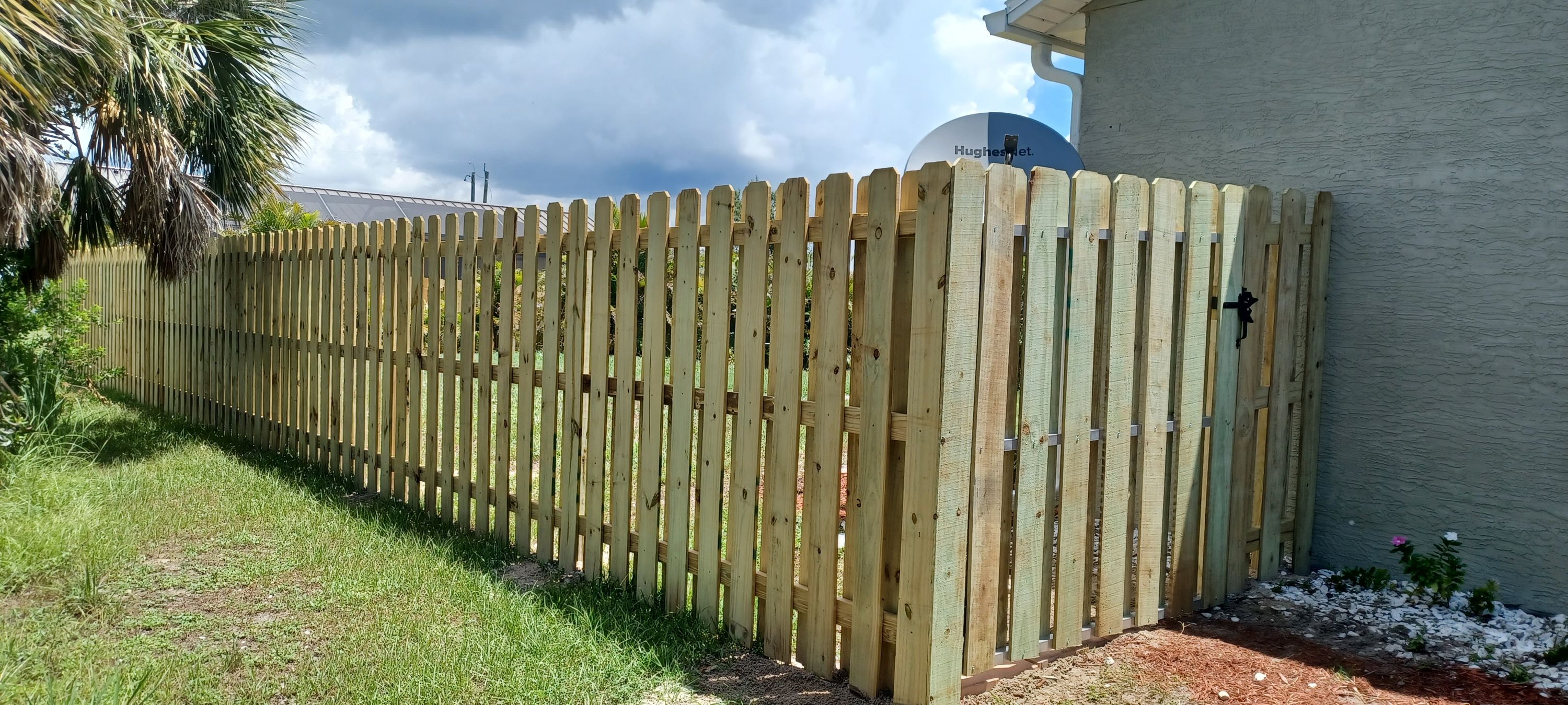Wood, Vinyl, Aluminum or Chain Link: Which Fence for a Florida Yard?