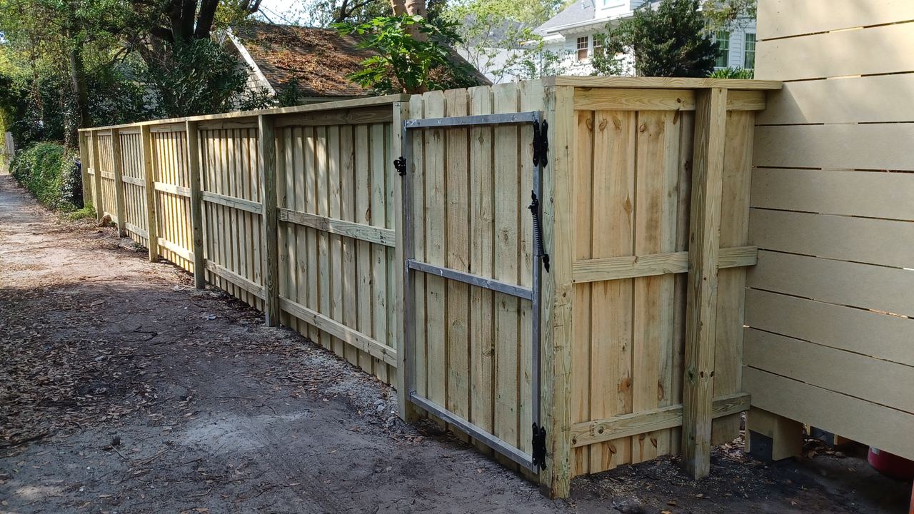 Why Fences Lean in Florida, and What Actually Stops It