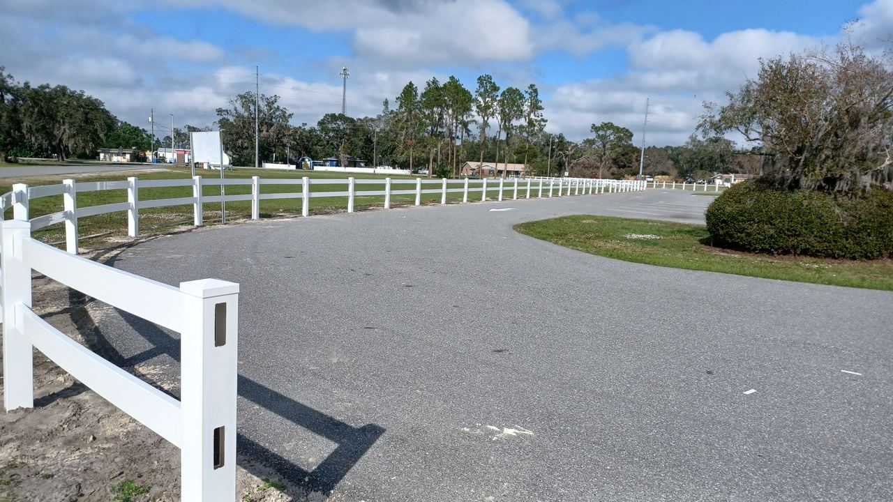 Wood, Vinyl, Aluminum or Chain Link: Which Fence for a Florida Yard?