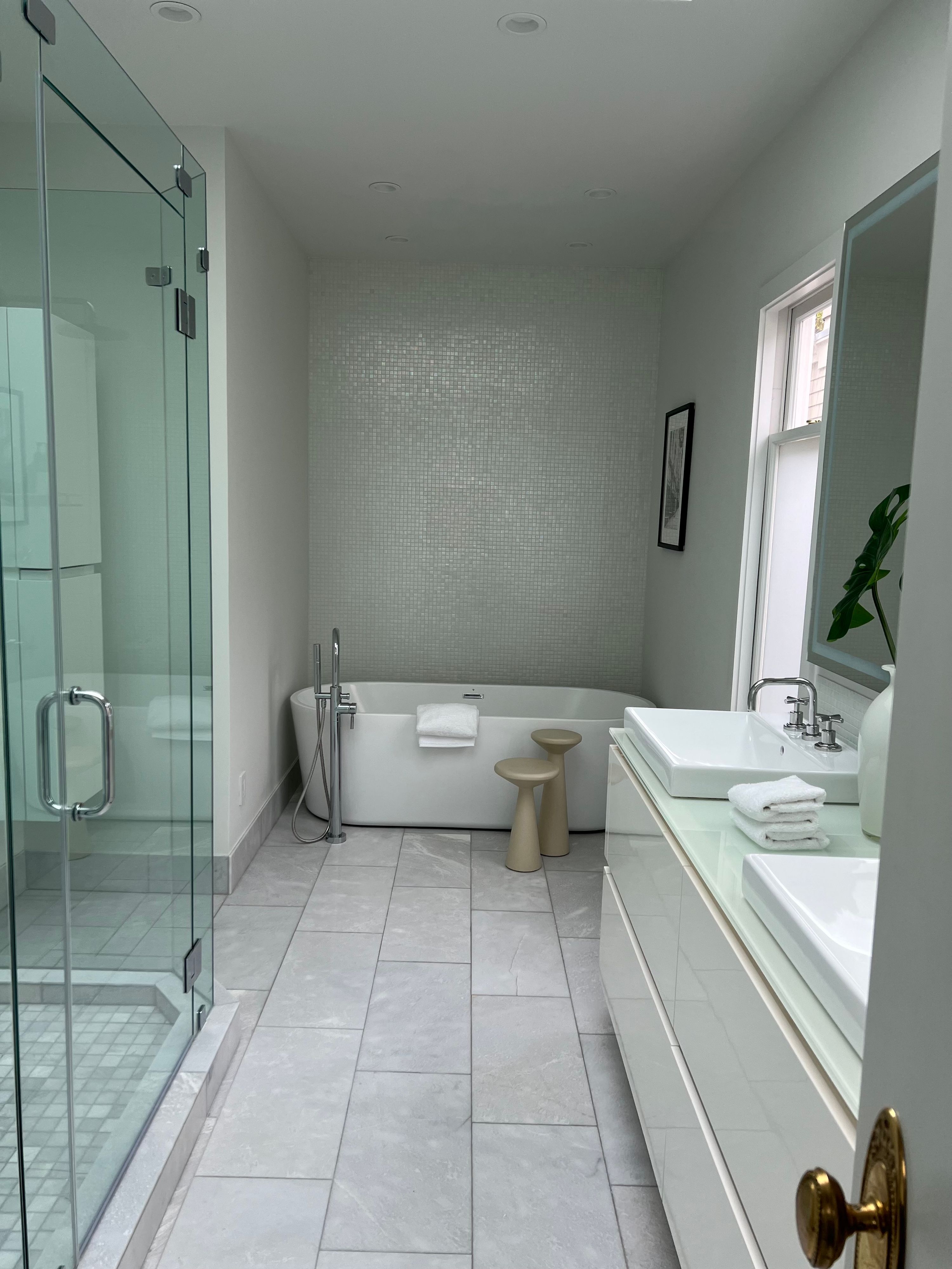 Bathroom with glass shower, cleaned and descaled