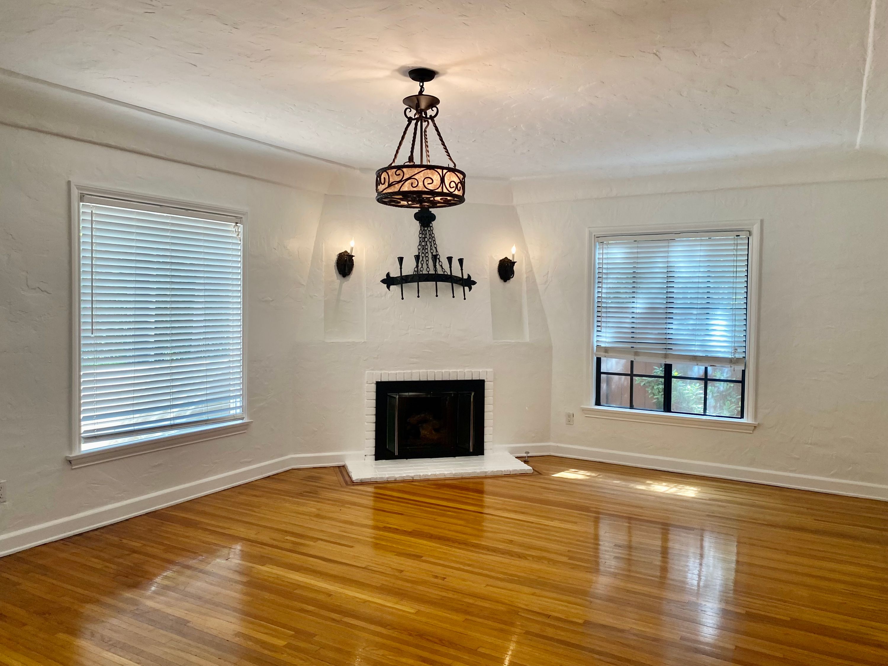 Cesars Painting INC completed project photo 24 — interior and exterior painting in Los Angeles County