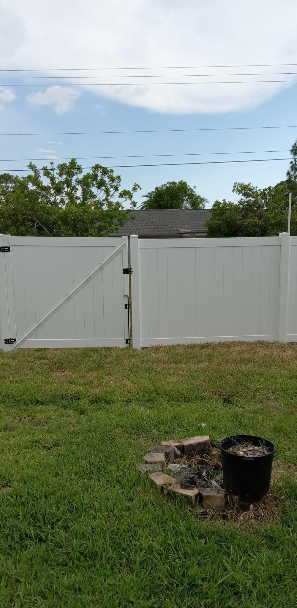 Aluminum, Vinyl, or Wood: Choosing a Fence Material for Southwest Florida