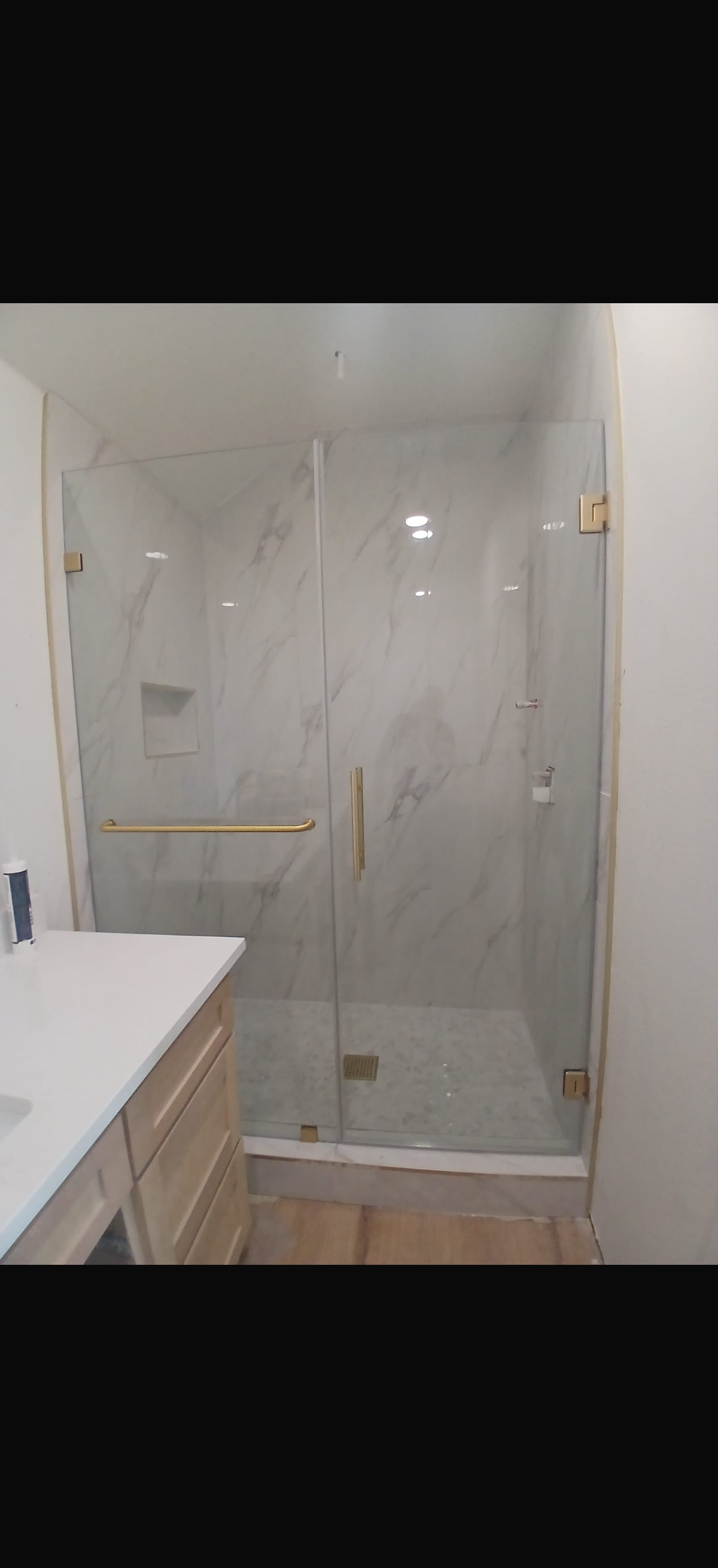 Frameless vs. Framed Shower Doors: What's Worth It?