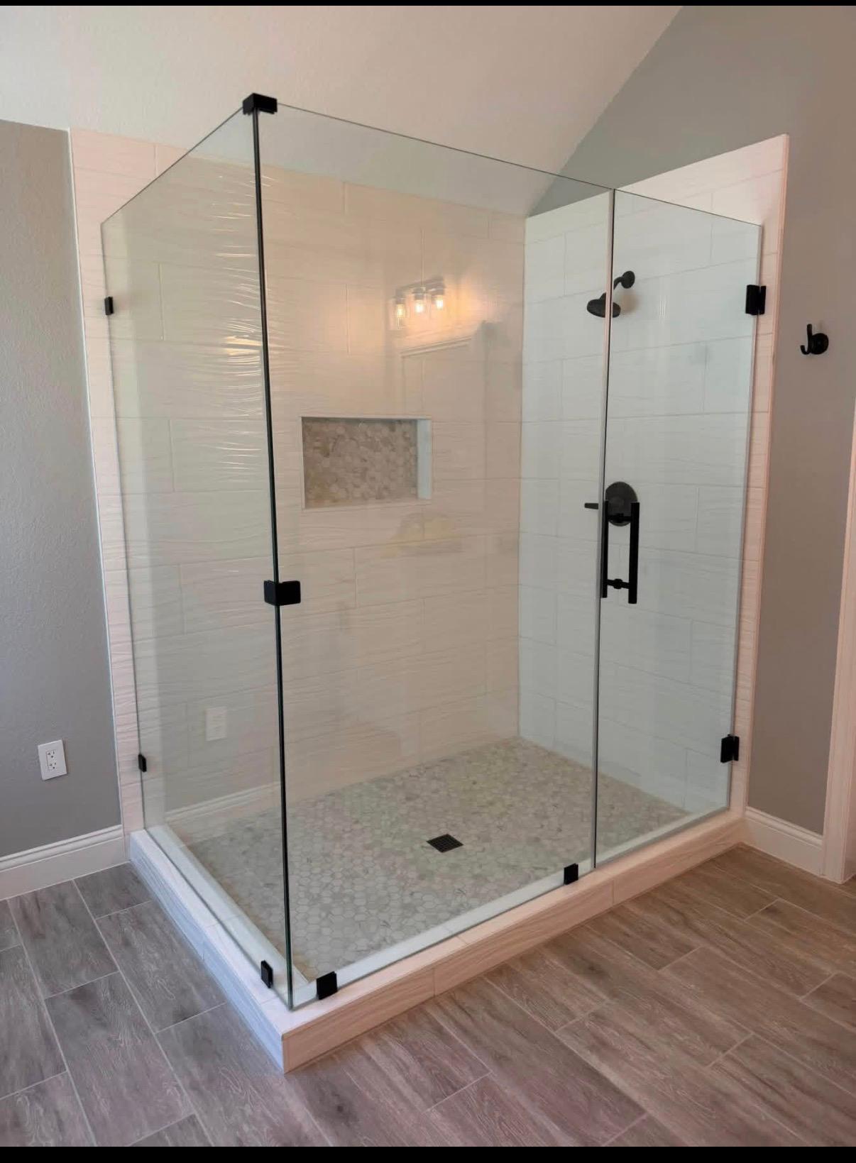 Colina's Remodeling Service Co services