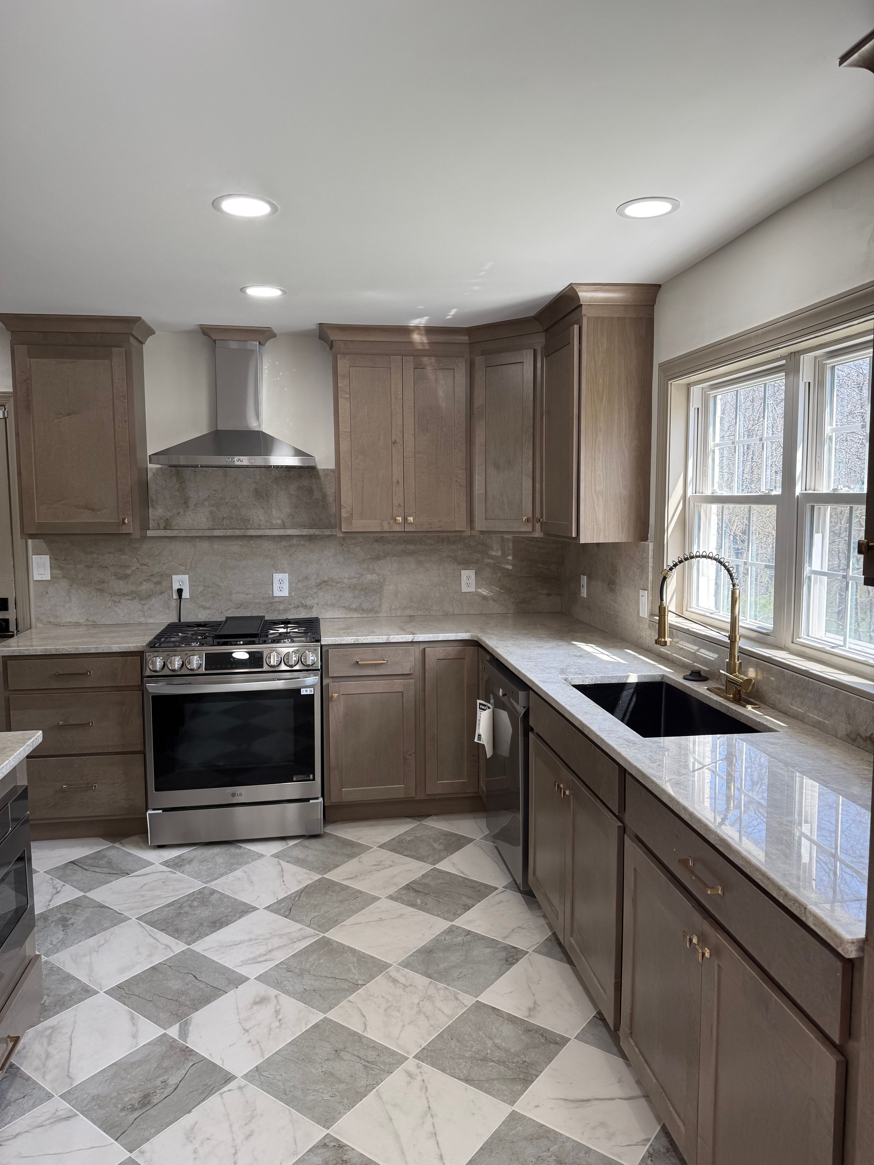 A kitchen cleaned by DC Glowzy Cleaning Services LLC in Bergen County, NJ