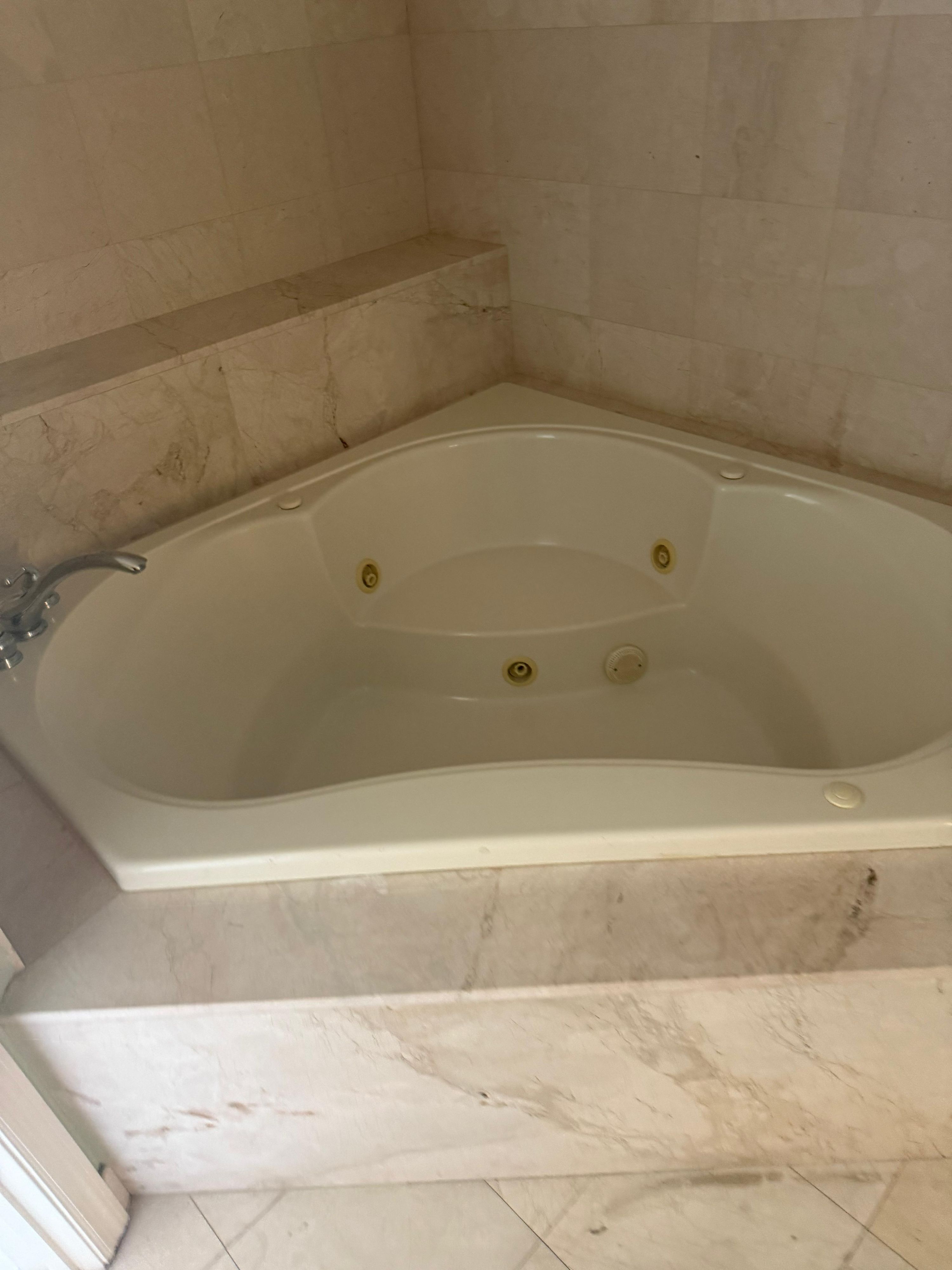 Commercial Building Washing project in St. Petersburg, FL - Epiclean Professional Cleaning