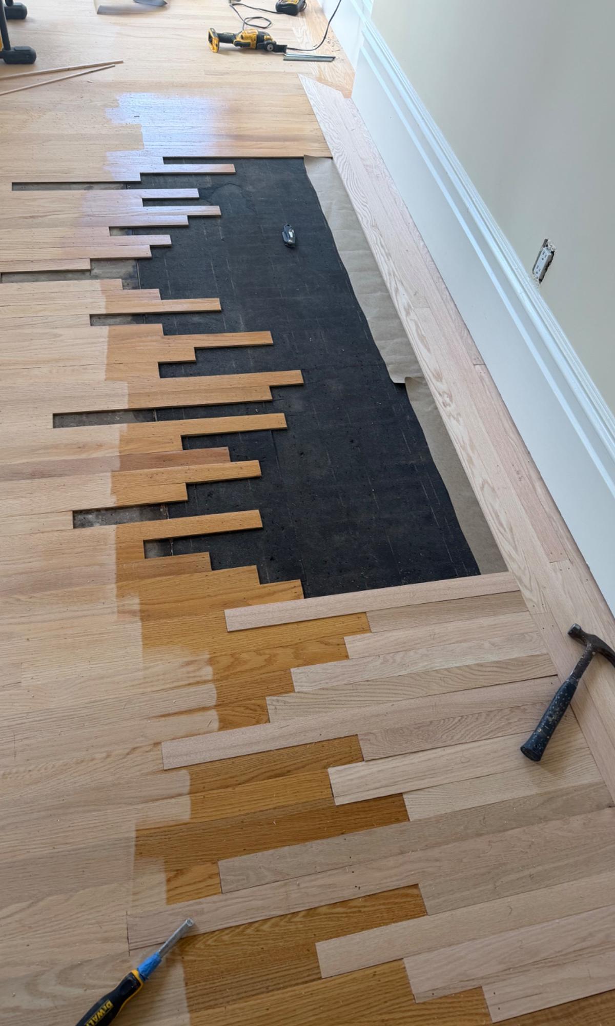 Hardwood Floor Restoration / Restauración de Pisos