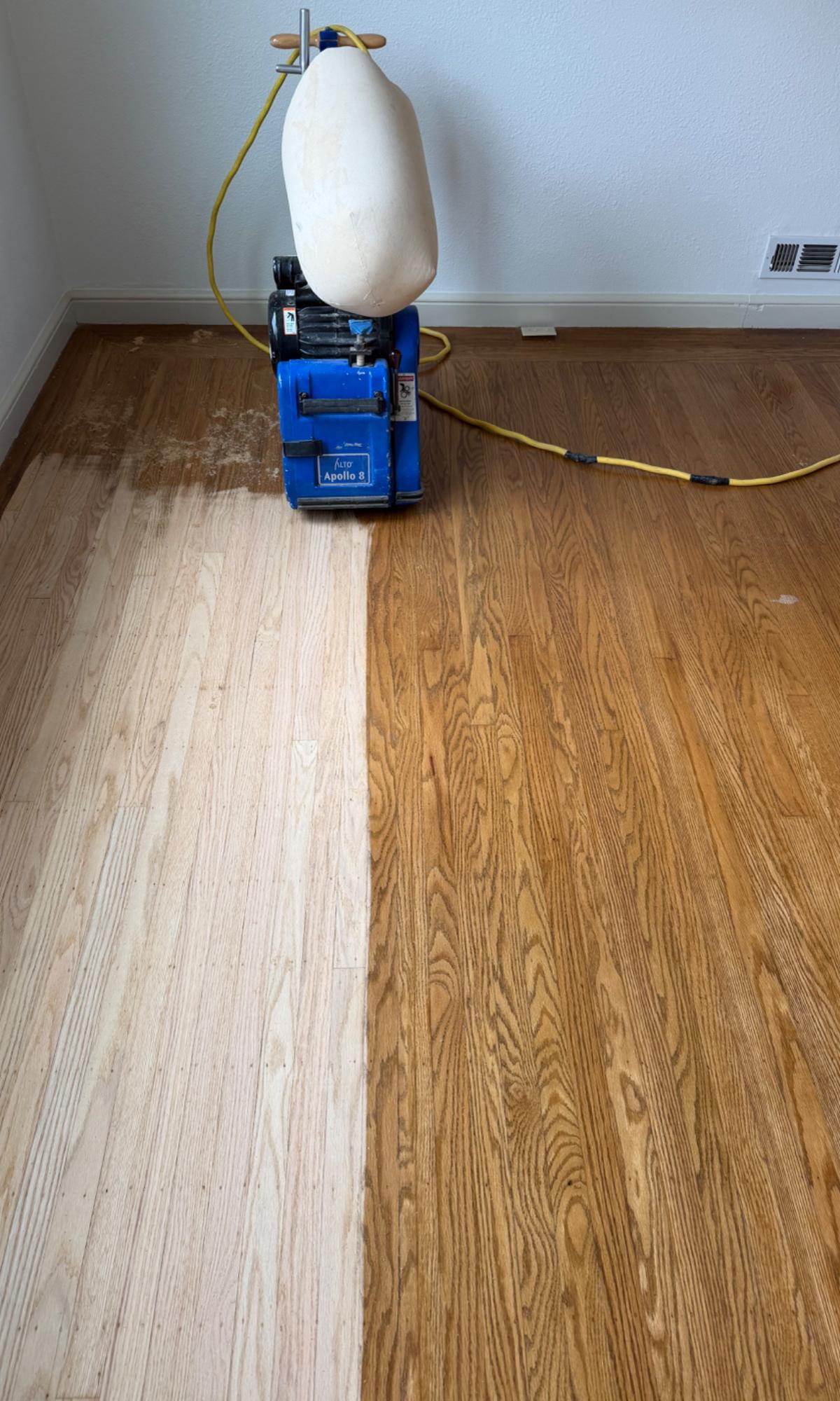 Hardwood Floor Refinishing / Renovación de Pisos de Madera