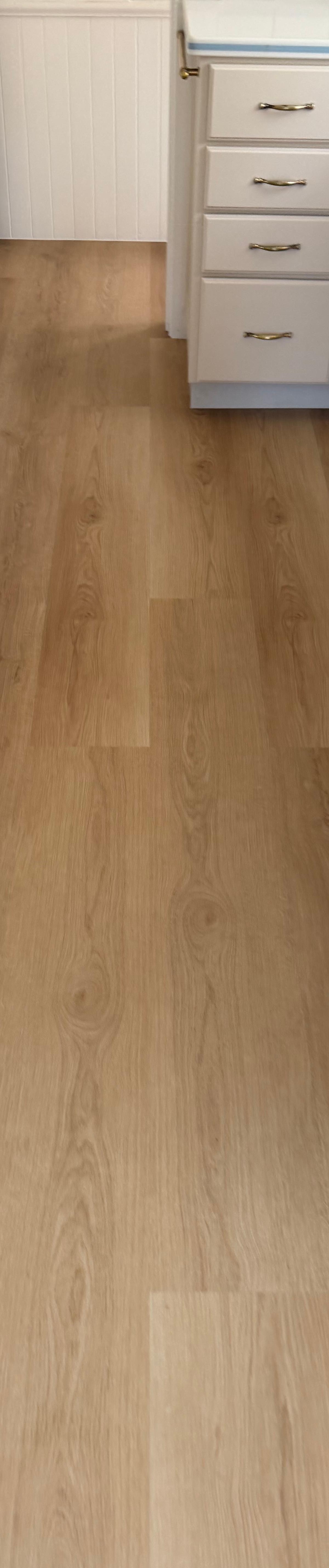 Vinyl Flooring / Pisos de Vinil