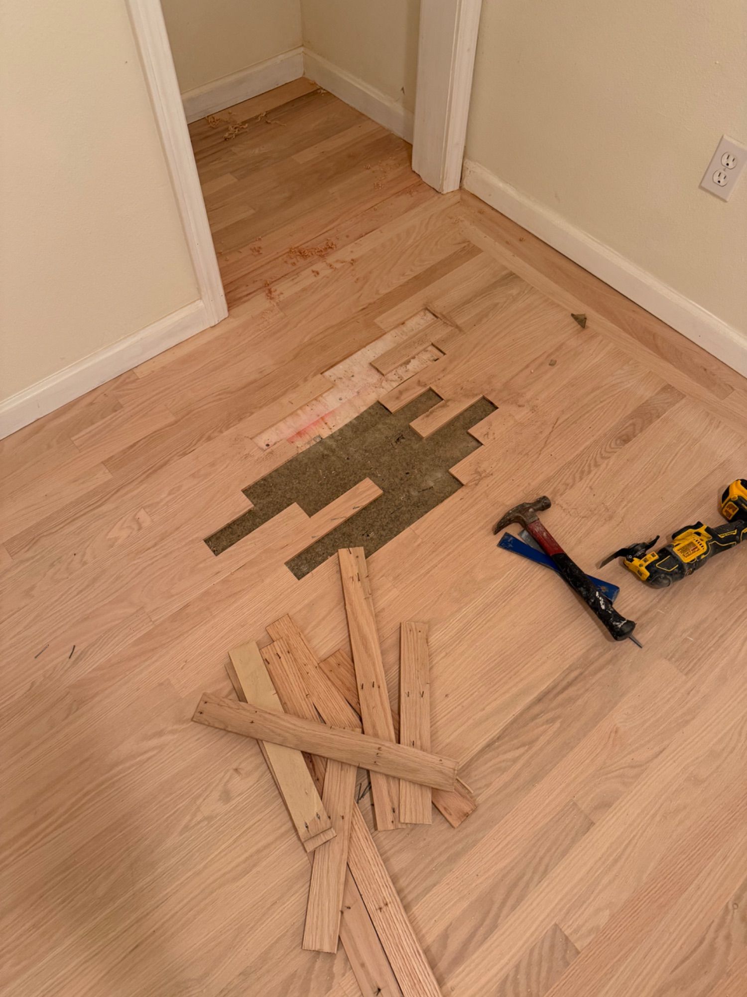 Estrada's Hardwood Floors project photo 9