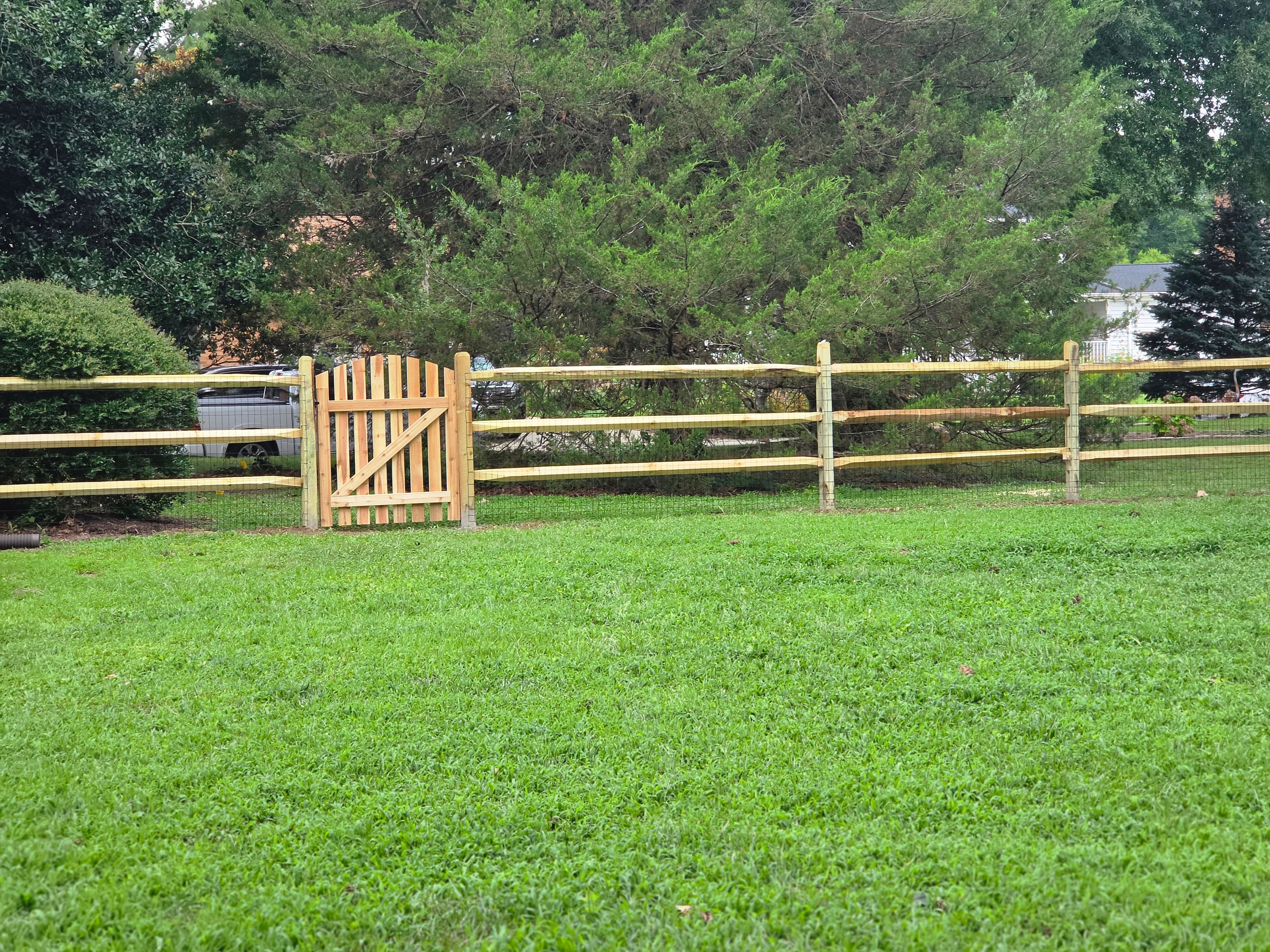 Fence installation project 21 completed by Fast Fences LLC in Hampton Roads, Virginia