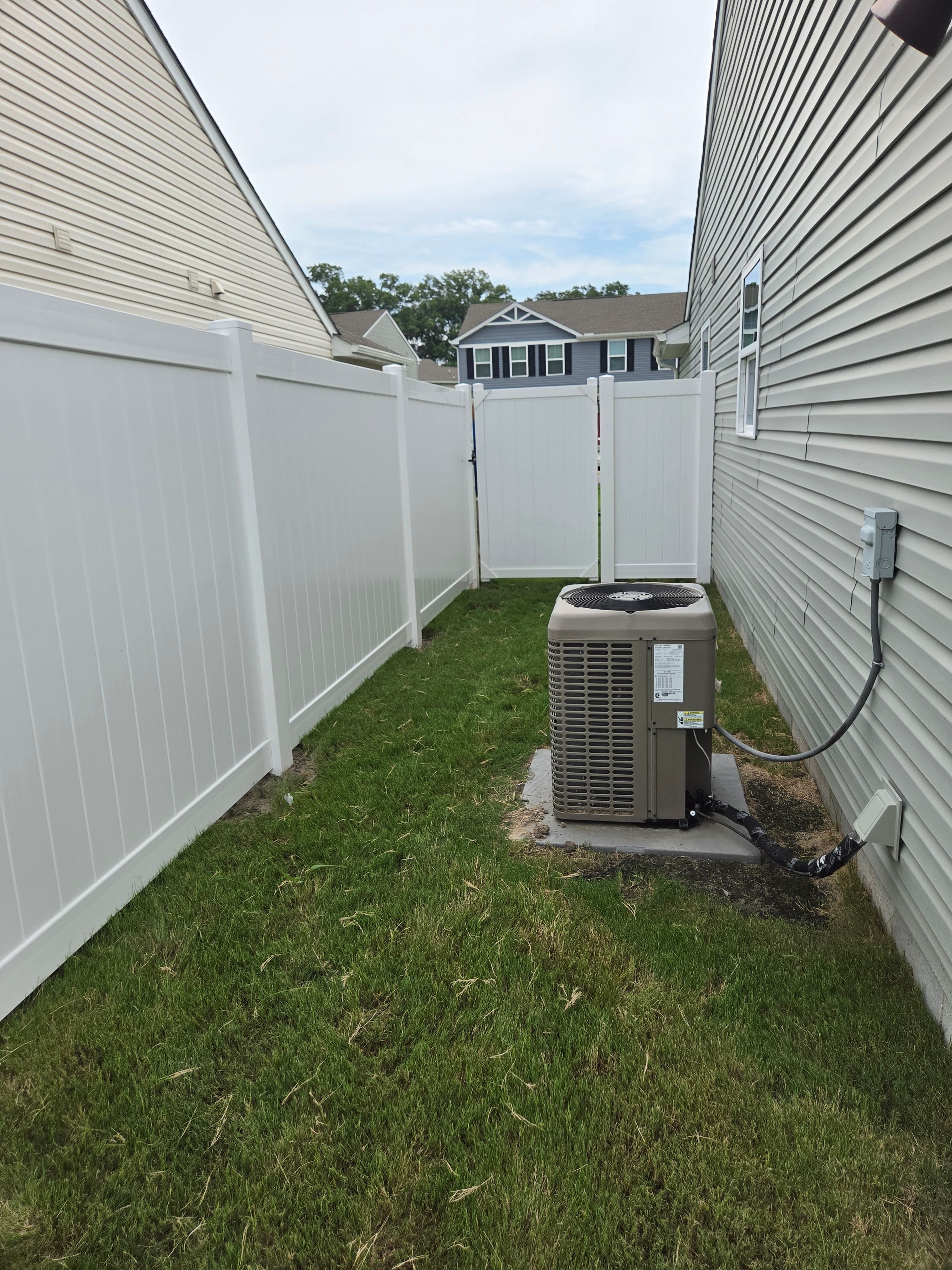 Fence installation project 18 completed by Fast Fences LLC in Hampton Roads, Virginia