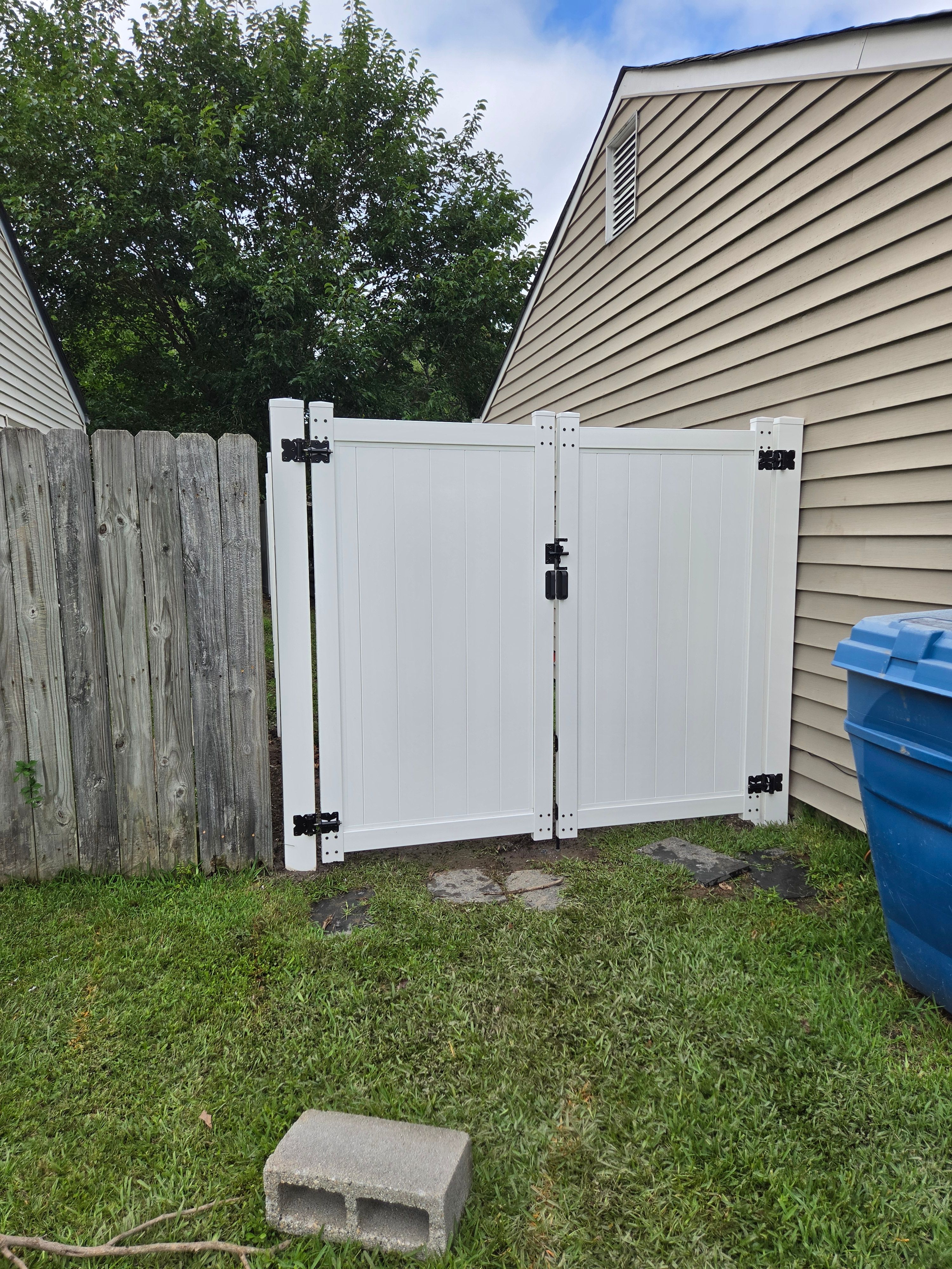 Fence installation project 6 completed by Fast Fences LLC in Hampton Roads, Virginia