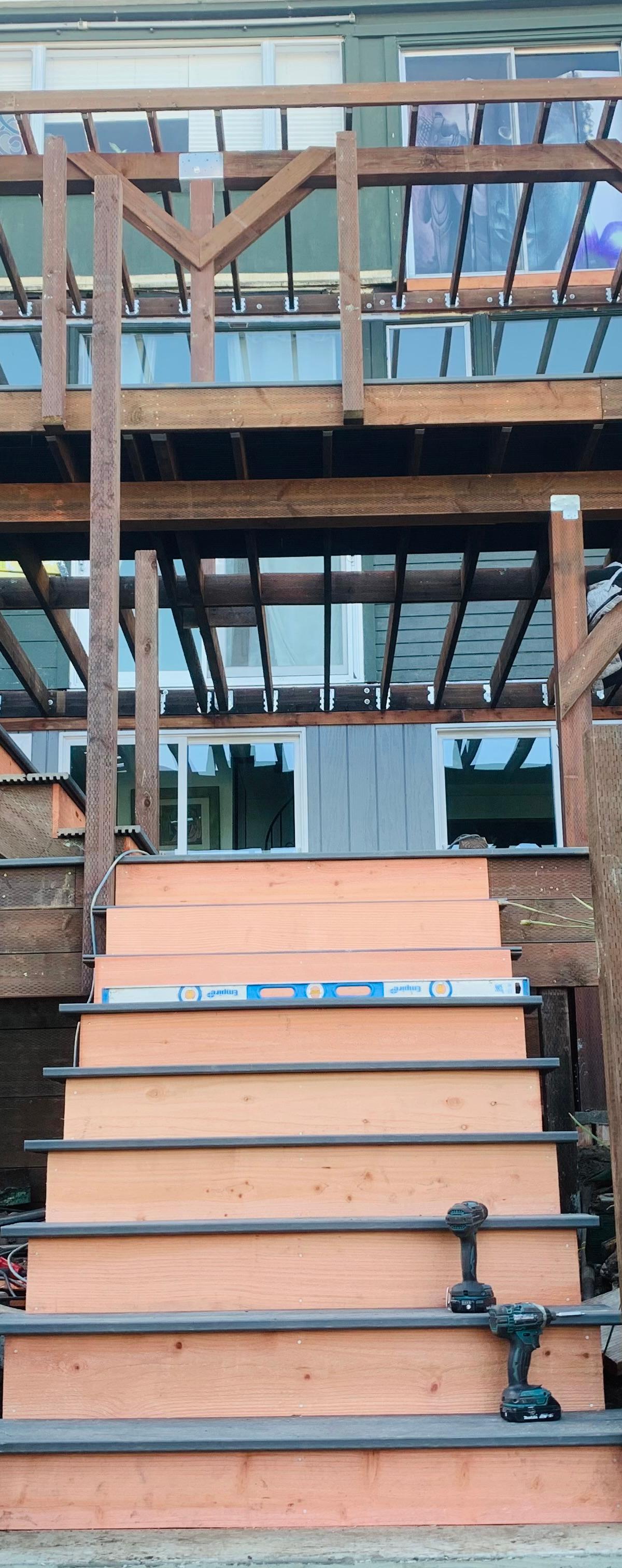 Barandales y Escaleras / Outdoor Railings & Stair Installation