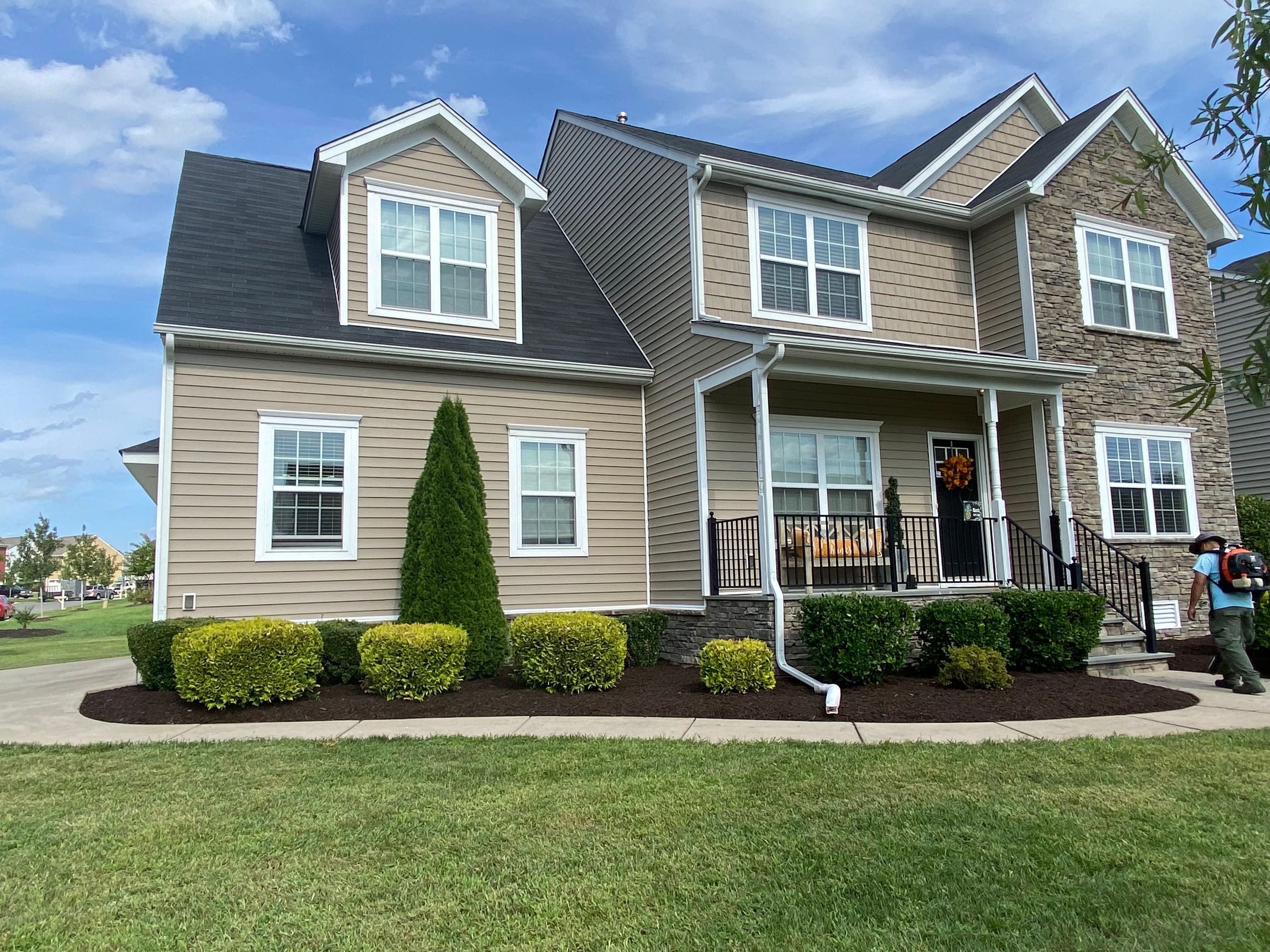 Lawn care and landscaping work by Macías Lawn Care, Inc. — photo 13 of 13