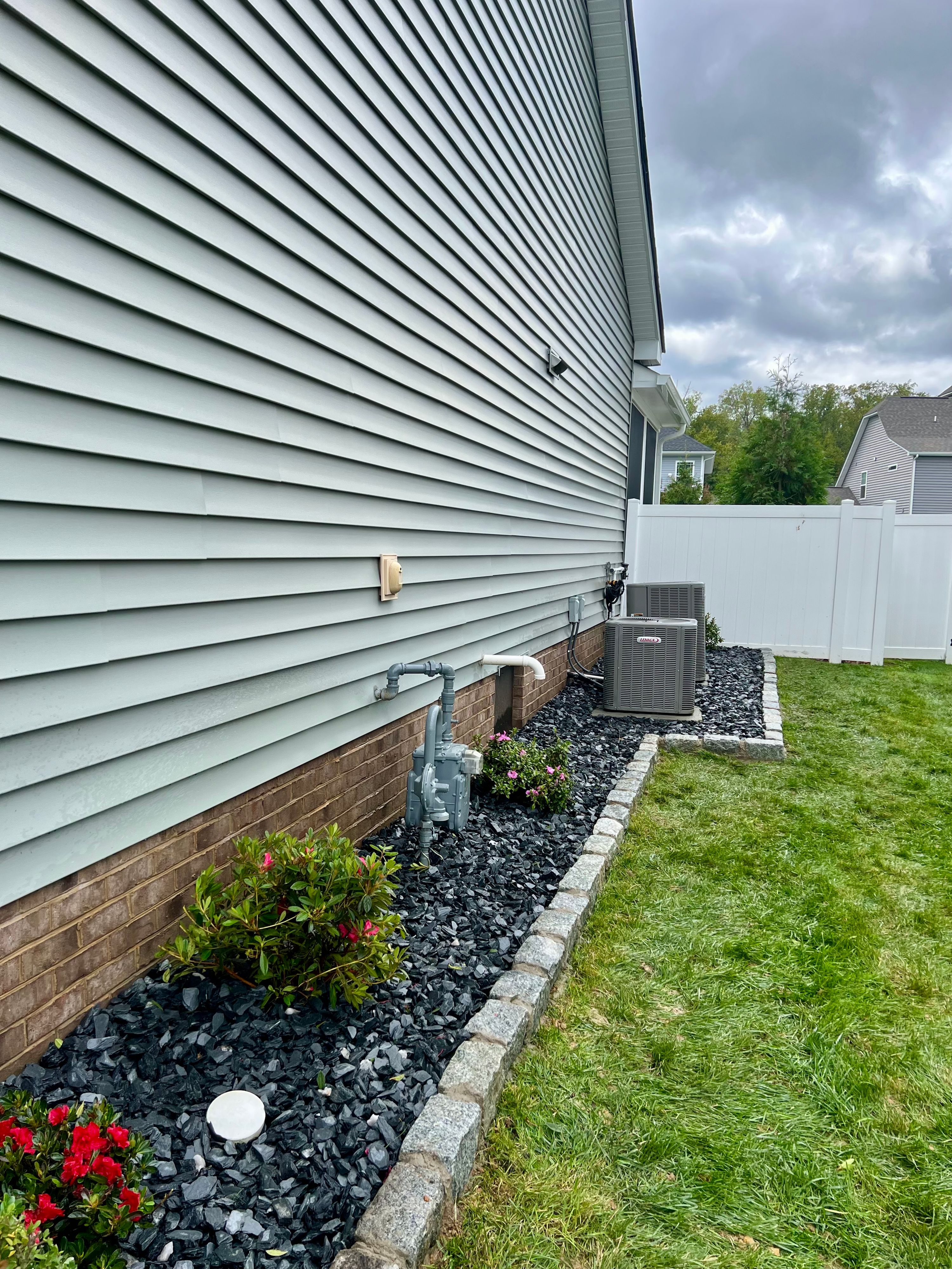 Lawn care and landscaping work by Macías Lawn Care, Inc. — photo 12 of 13