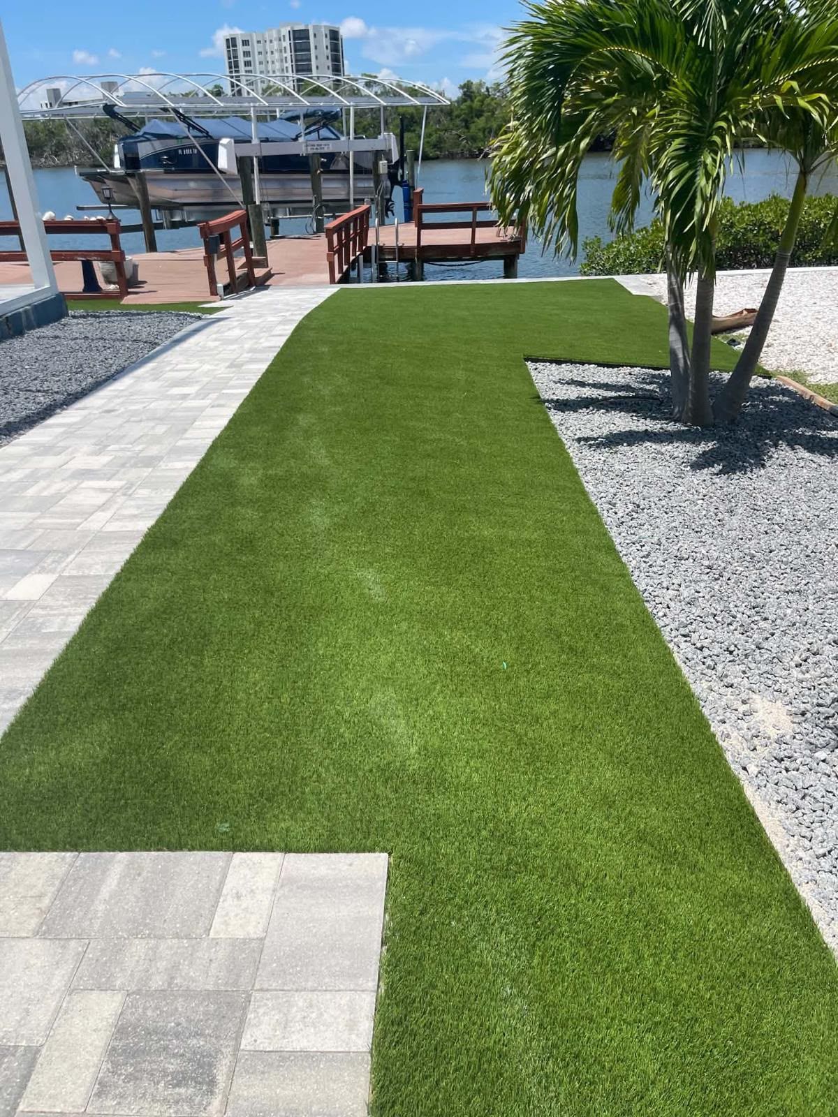 Synthetic turf and putting green installation by Never Ending Green, photo 3
