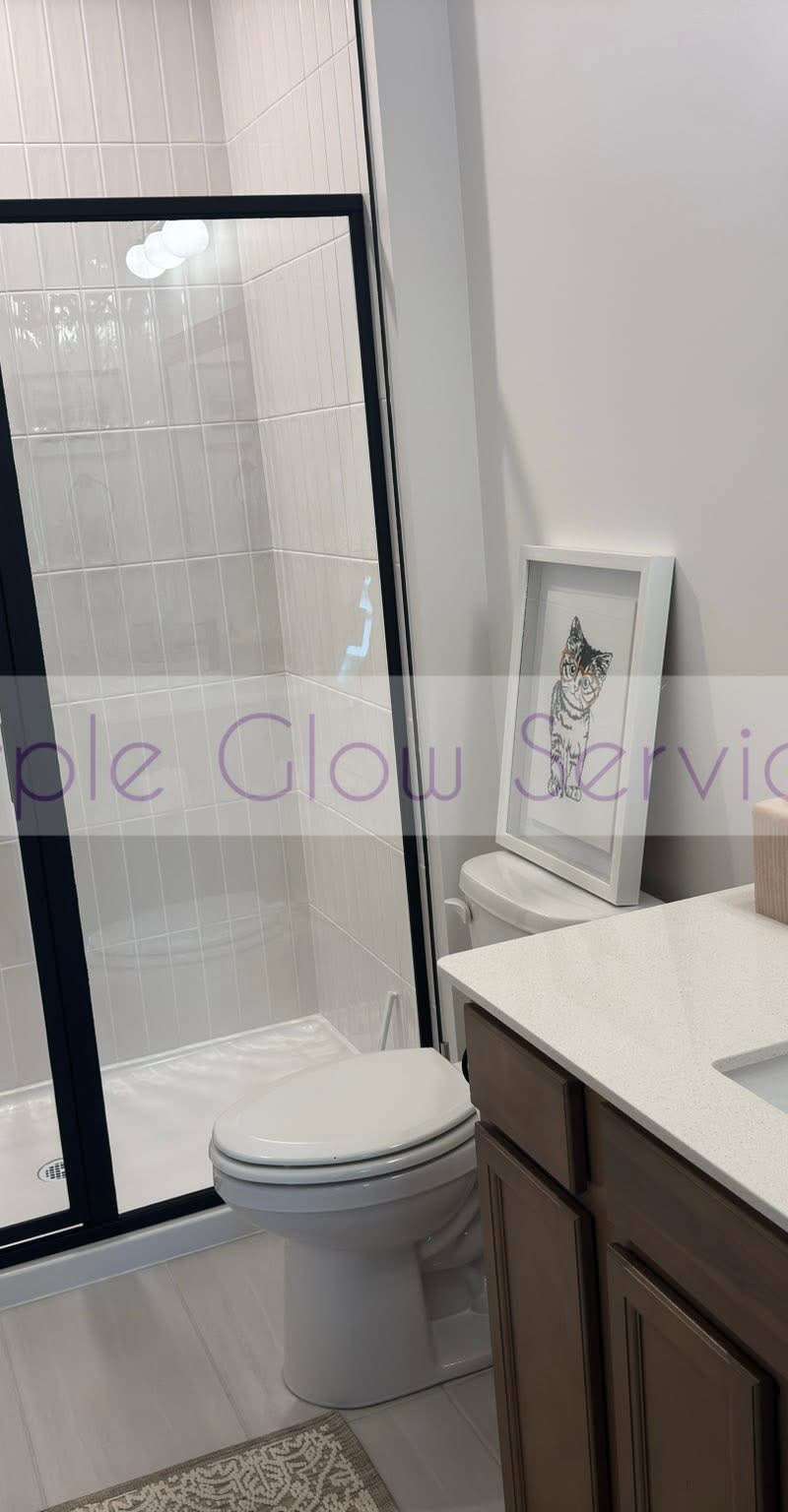 Clean bathroom with streak-free shower glass, mirror and vanity after a house cleaning in Smyrna, TN