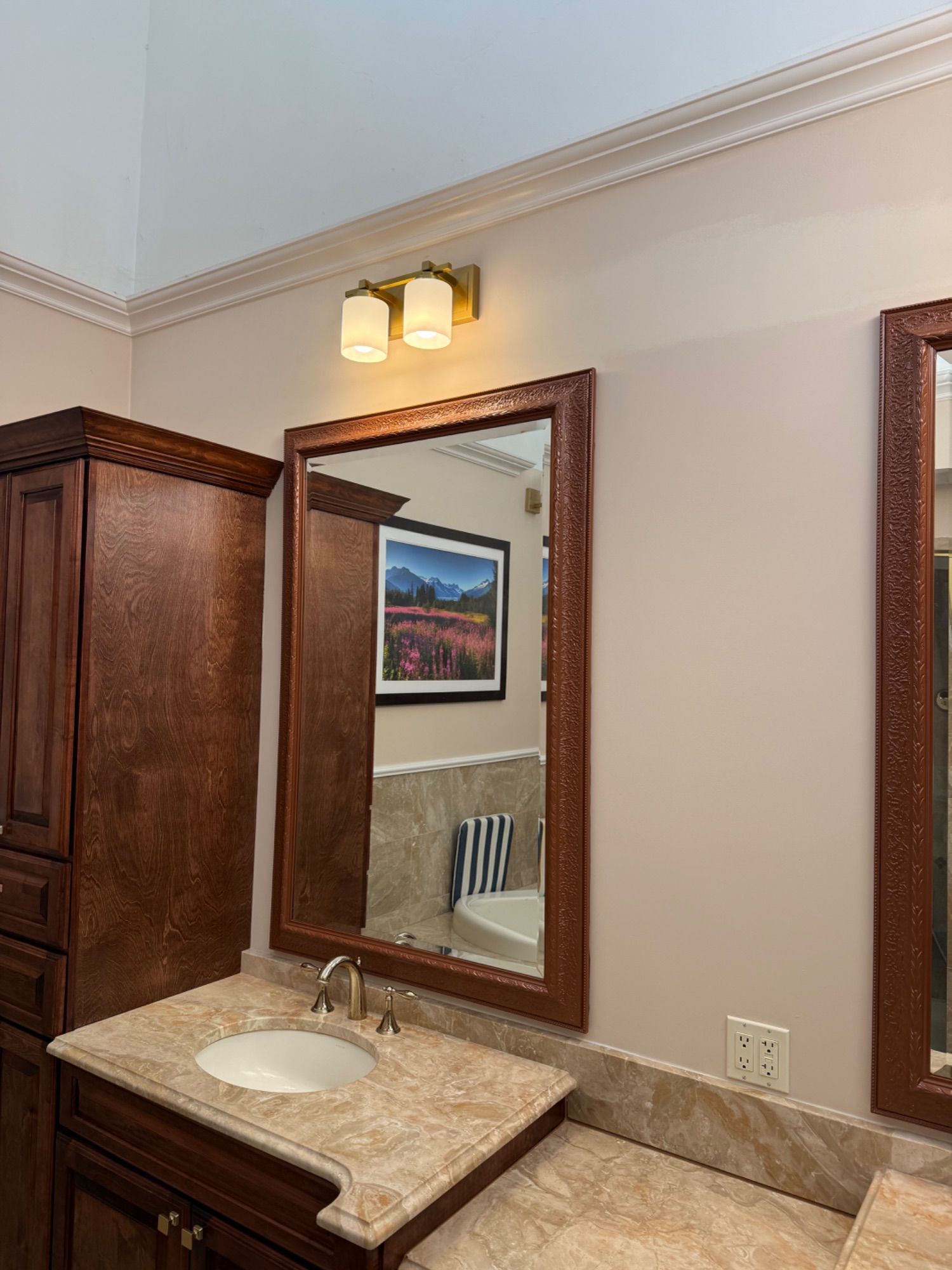 Cabinet Refinishing vs. Replacing: What Long Island Homeowners Should Know